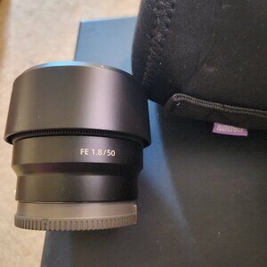 Camera Lens with padded traveling pouch Sony FE1.8 50MM